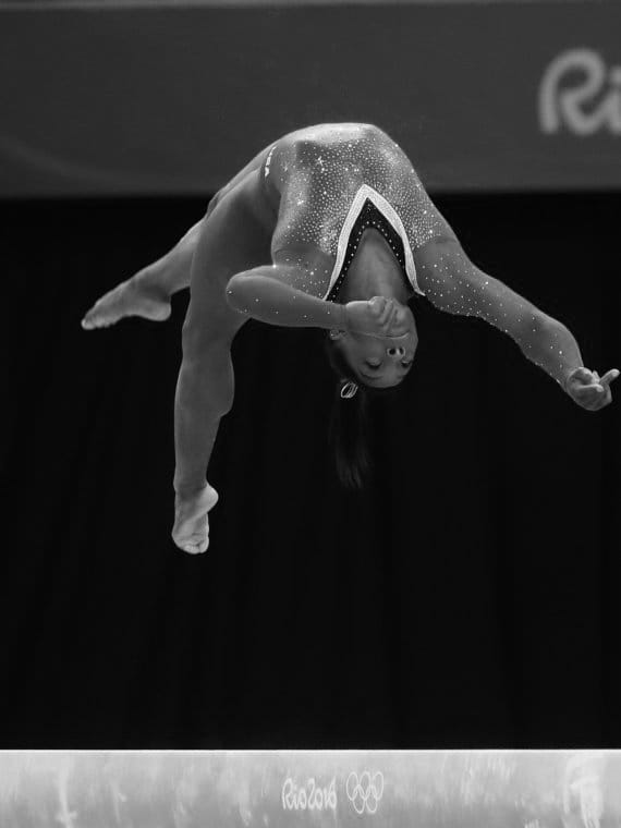 Réécrire la force au féminin : Pourquoi les aptitudes féminines sportives sont-elles encore à ce jour tant dévalorisées ?